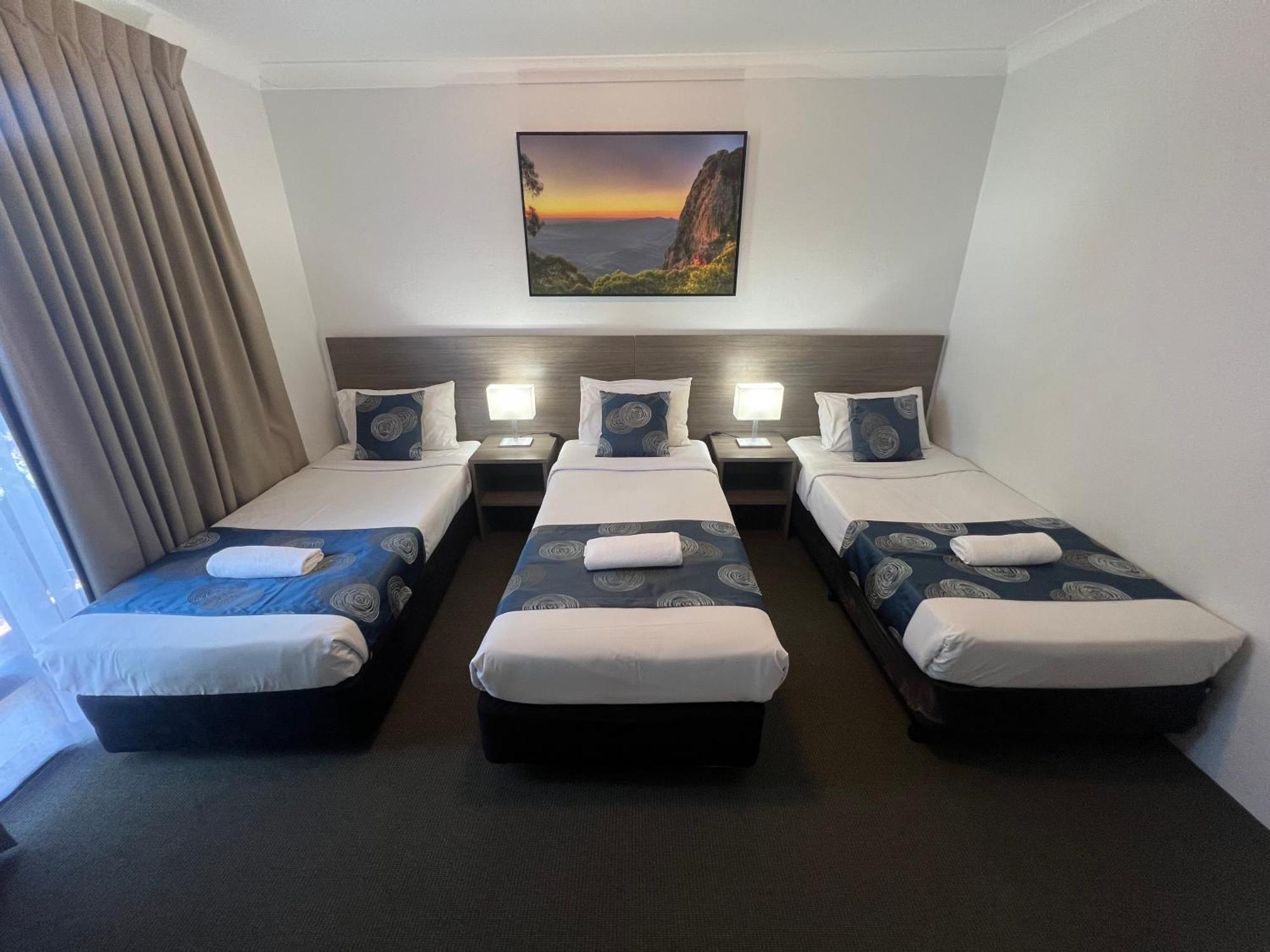 Adelong Motel Narrabri Exterior photo