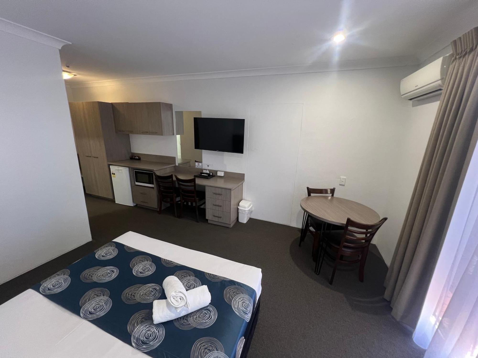 Adelong Motel Narrabri Exterior photo